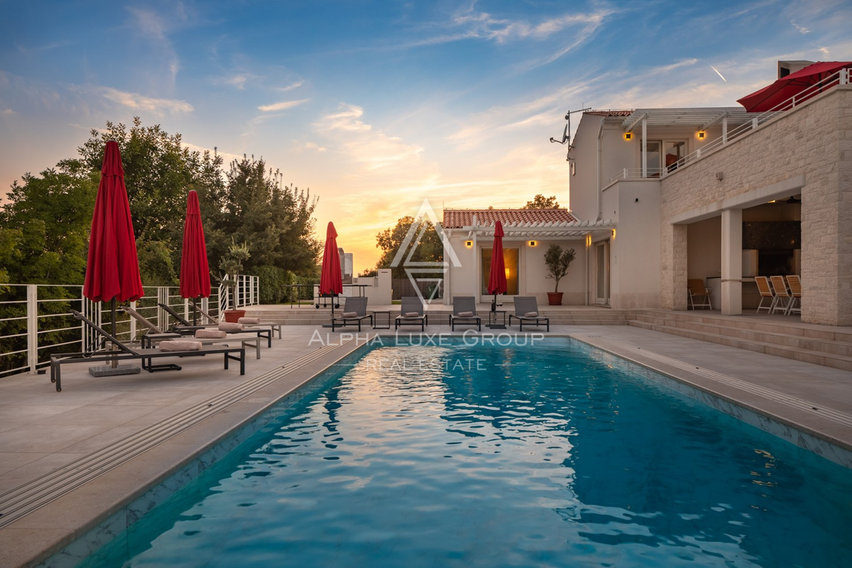 Istria, Svetvinčenat: Villa ampia con piscina e vista