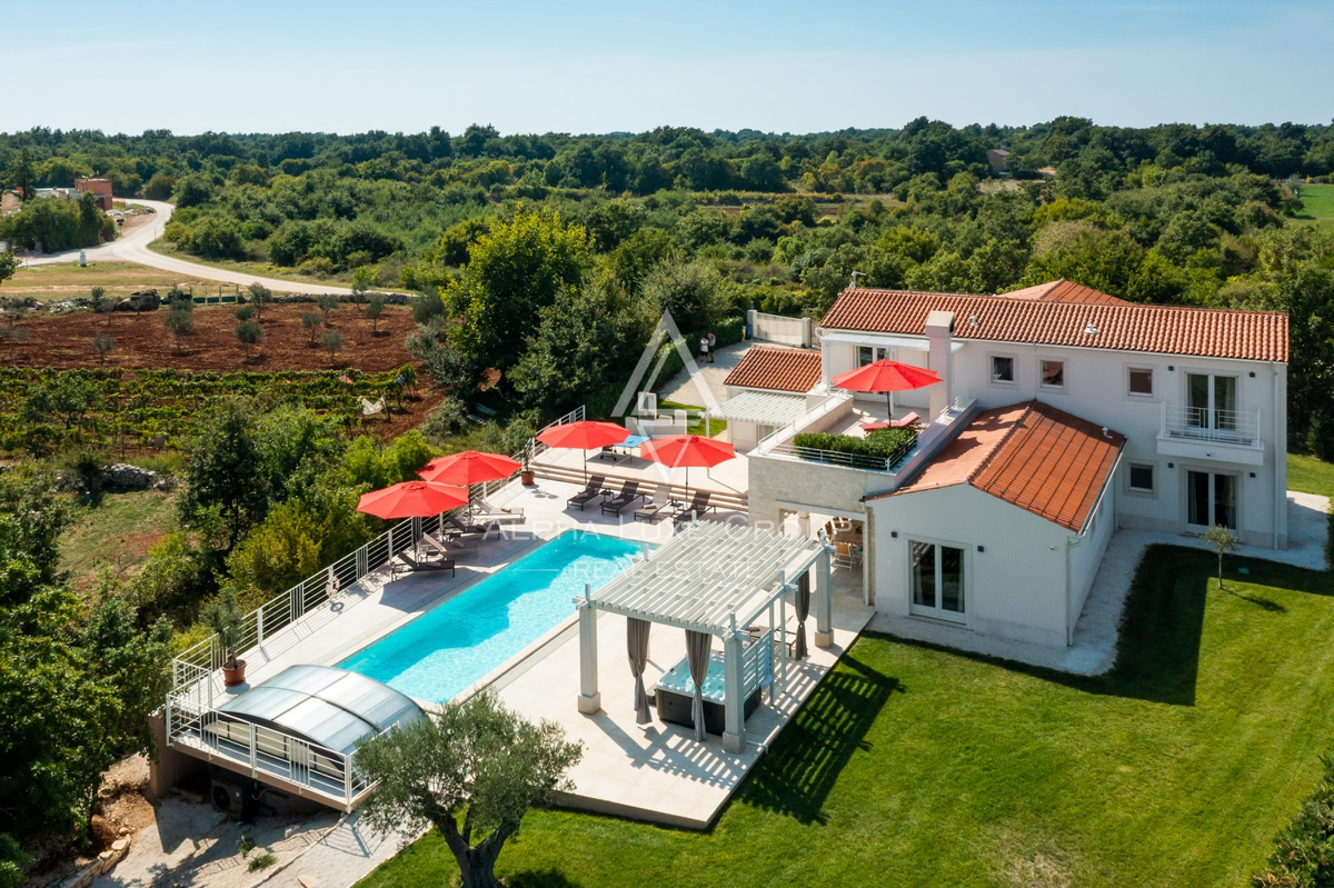 Istria, Svetvinčenat: Villa ampia con piscina e vista