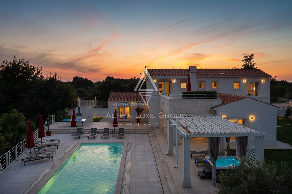 Istria, Svetvinčenat: Villa ampia con piscina e vista