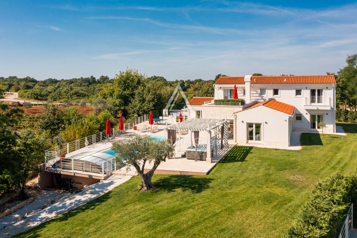 Istria, Svetvinčenat: Villa ampia con piscina e vista