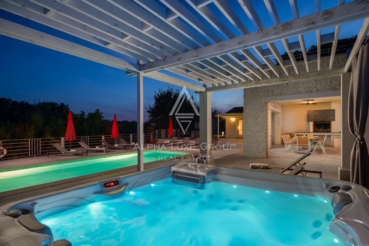 Istria, Svetvinčenat: Villa ampia con piscina e vista