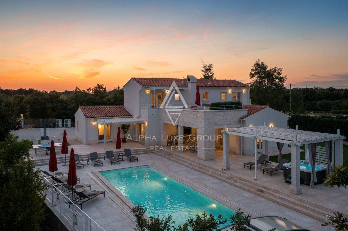Istria, Svetvinčenat: Villa ampia con piscina e vista