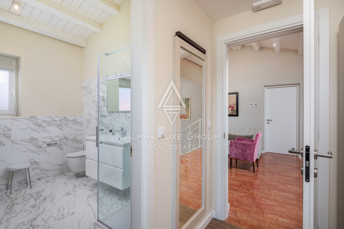 Istria, Svetvinčenat: Villa ampia con piscina e vista