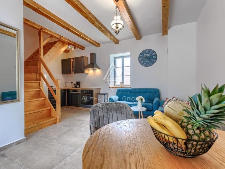 Istria, Poreč – Casa in pietra ristrutturata con Jacuzzi in vendita