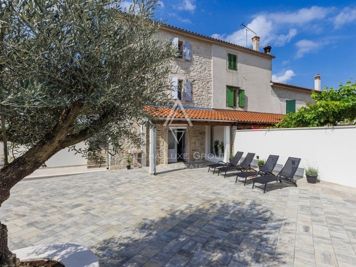 Istria, Poreč – Casa in pietra ristrutturata con Jacuzzi in vendita