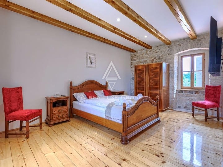 Istria, Poreč – Casa in pietra ristrutturata con Jacuzzi in vendita