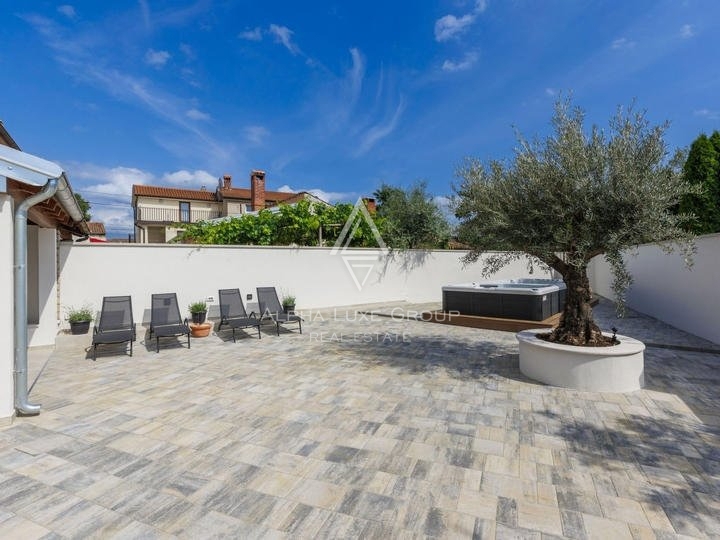 Istria, Poreč – Casa in pietra ristrutturata con Jacuzzi in vendita
