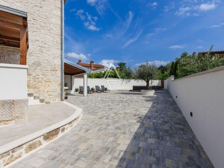 Istria, Poreč – Casa in pietra ristrutturata con Jacuzzi in vendita