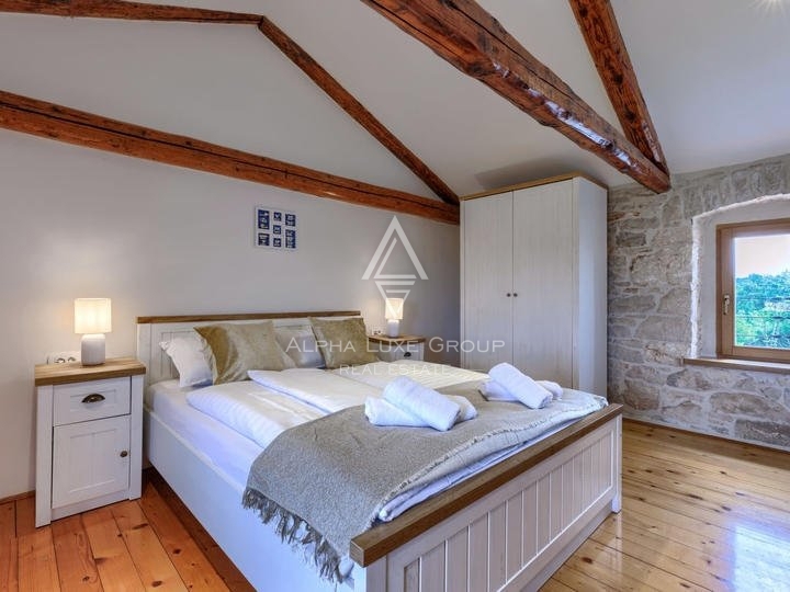 Istria, Poreč – Casa in pietra ristrutturata con Jacuzzi in vendita