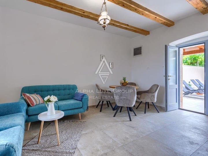 Istria, Poreč – Casa in pietra ristrutturata con Jacuzzi in vendita