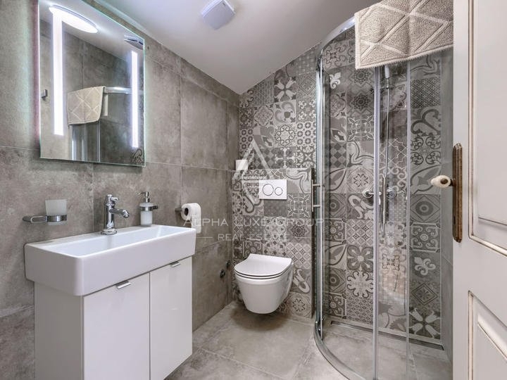 Istria, Poreč – Casa in pietra ristrutturata con Jacuzzi in vendita