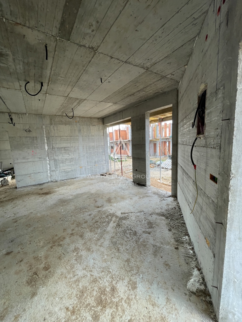 Istria, Poreč – appartamento al piano terra con giardino