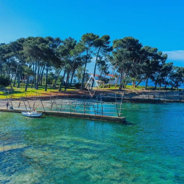 Istria, Umago – terreno edificabile vicino al mare vista mare