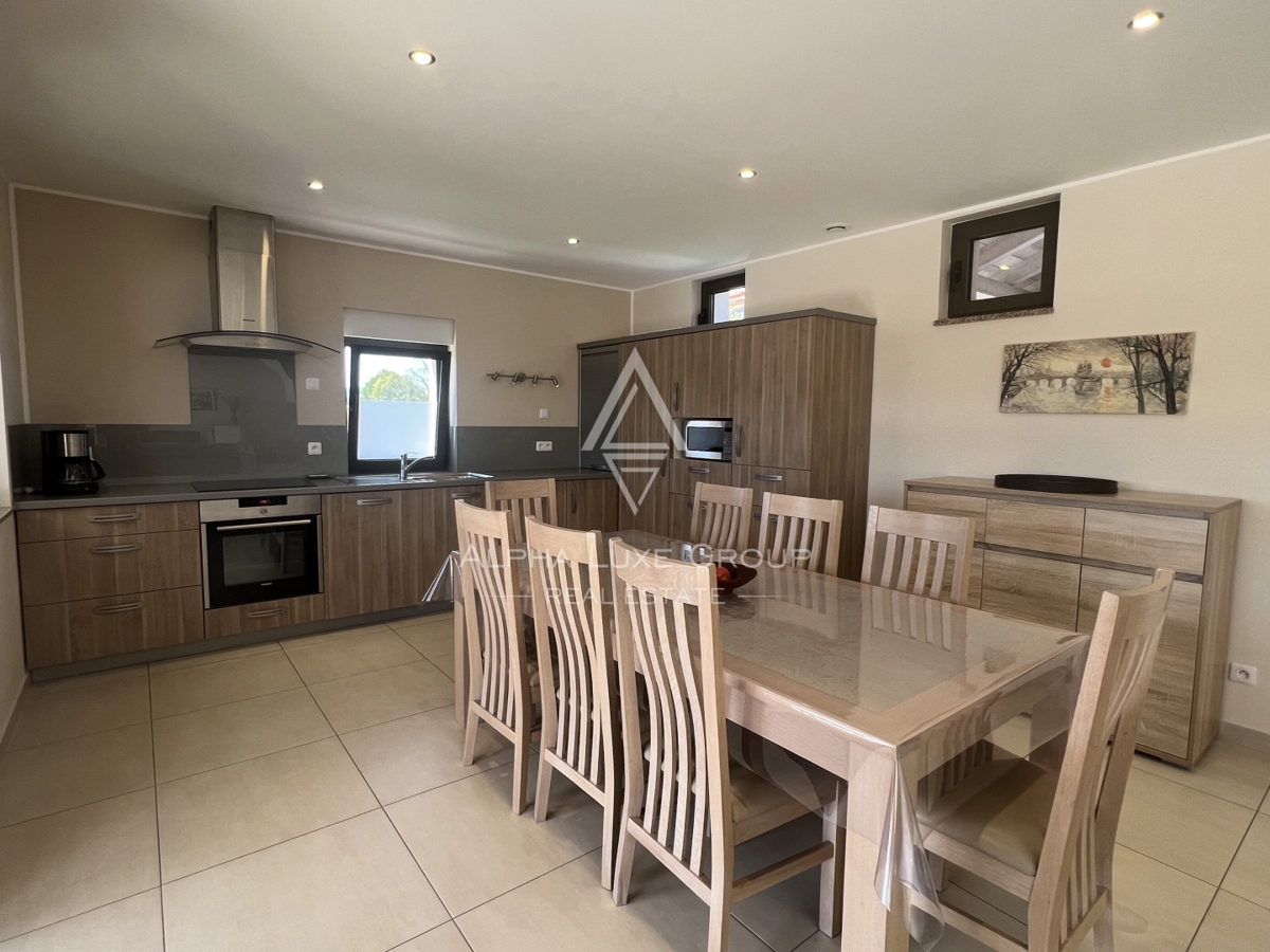 Istria, Juršići – Casa arredata con giardino e vista | Opportunità esclusiva