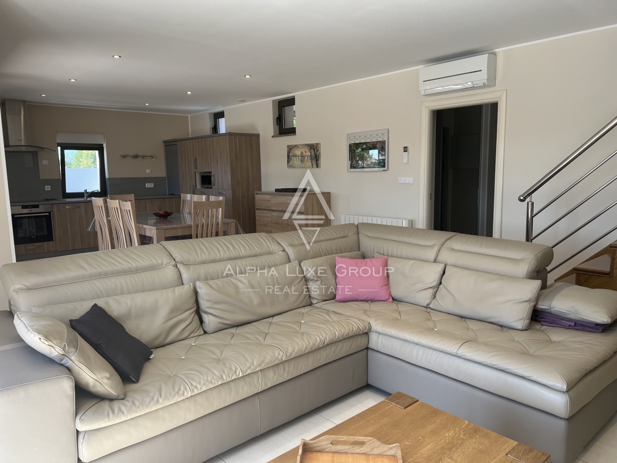 Istria, Juršići – Casa arredata con giardino e vista | Opportunità esclusiva