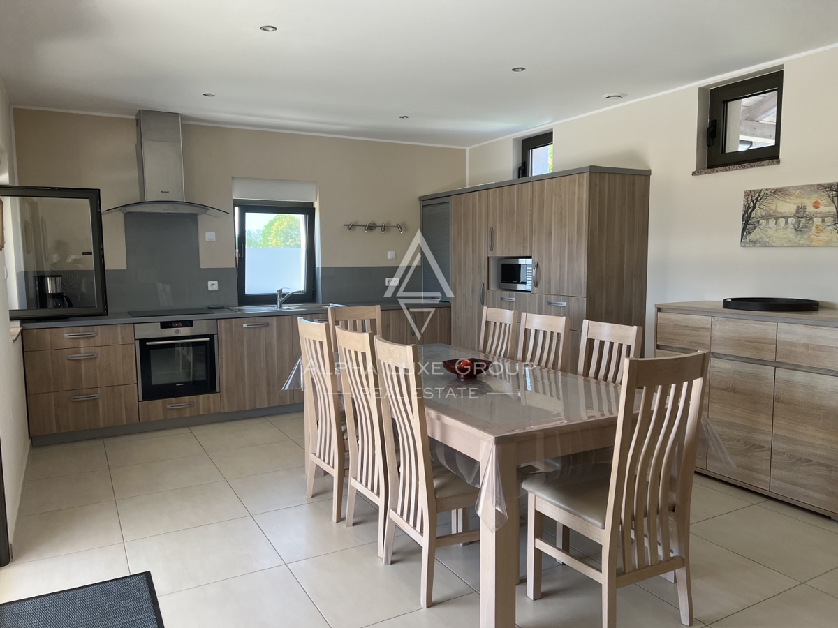 Istria, Juršići – Casa arredata con giardino e vista | Opportunità esclusiva