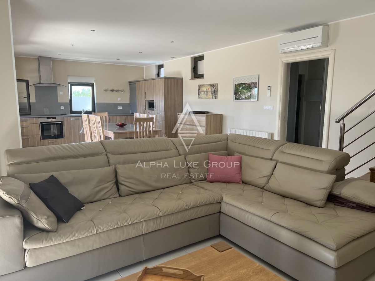 Istria, Juršići – Casa arredata con giardino e vista | Opportunità esclusiva