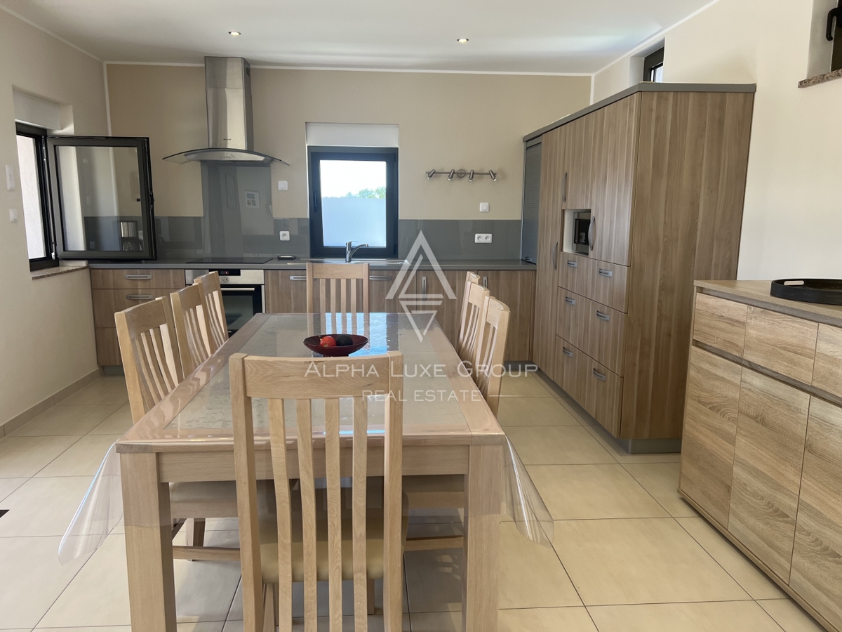 Istria, Juršići – Casa arredata con giardino e vista | Opportunità esclusiva