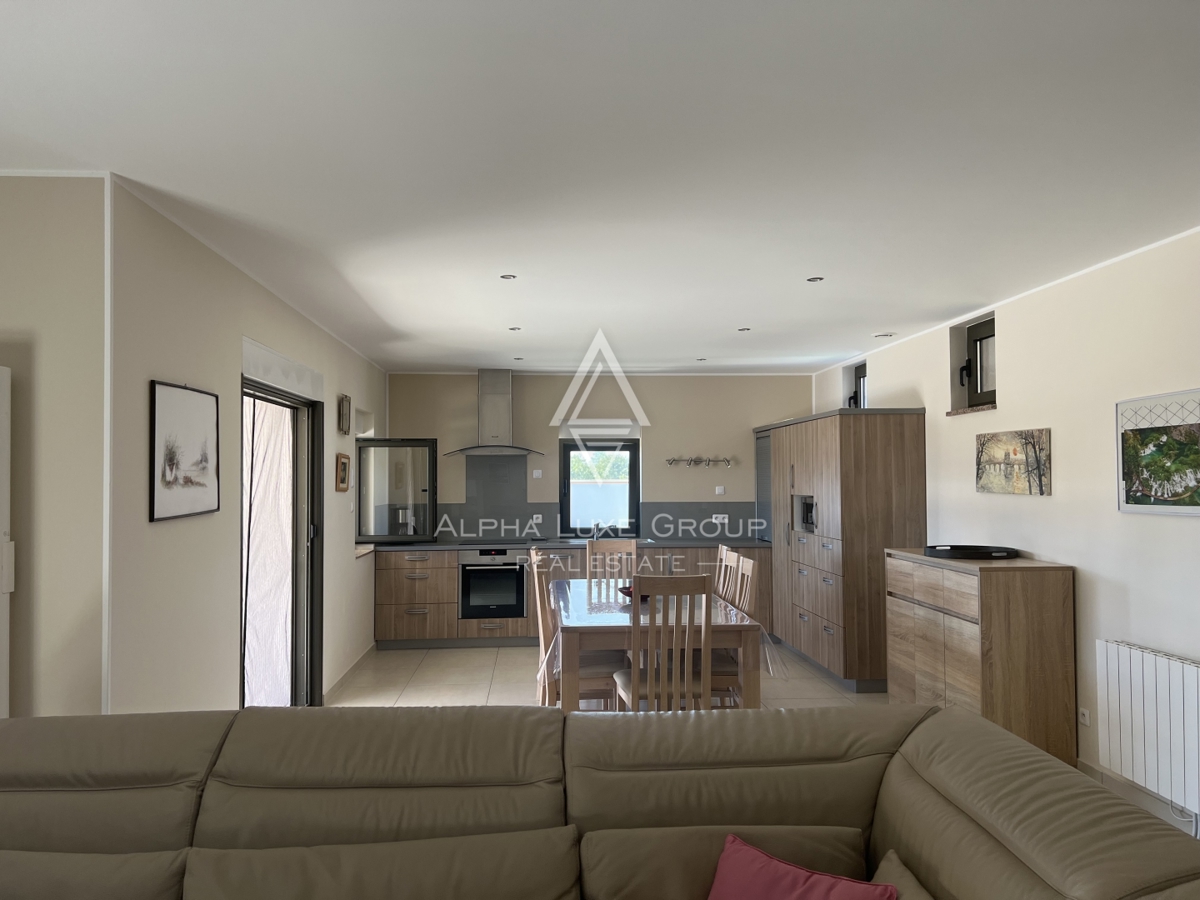 Istria, Juršići – Casa arredata con giardino e vista | Opportunità esclusiva