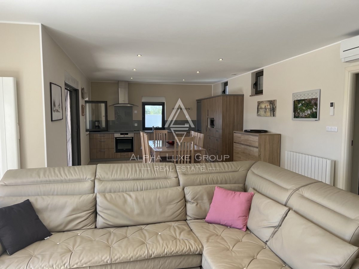 Istria, Juršići – Casa arredata con giardino e vista | Opportunità esclusiva