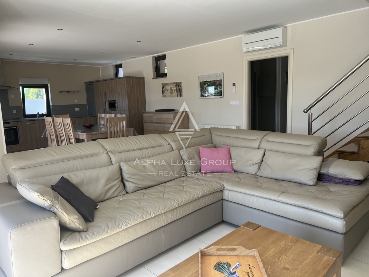 Istria, Juršići – Casa arredata con giardino e vista | Opportunità esclusiva