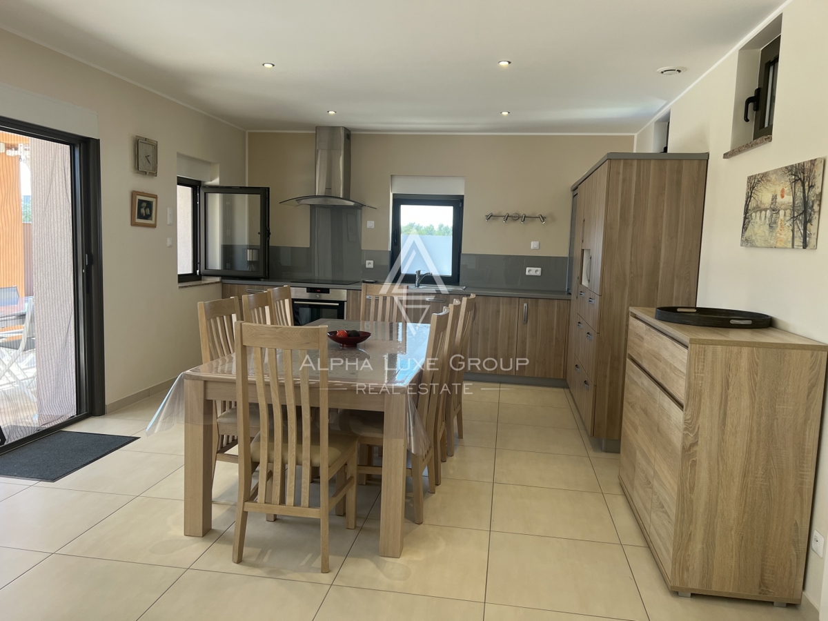 Istria, Juršići – Casa arredata con giardino e vista | Opportunità esclusiva