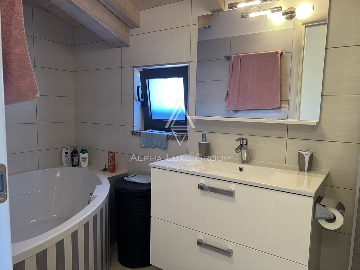 Istria, Juršići – Casa arredata con giardino e vista | Opportunità esclusiva