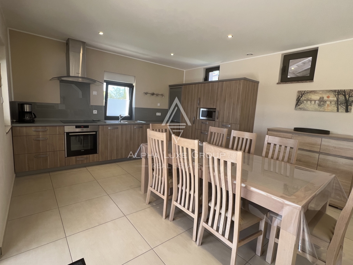 Istria, Juršići – Casa arredata con giardino e vista | Opportunità esclusiva