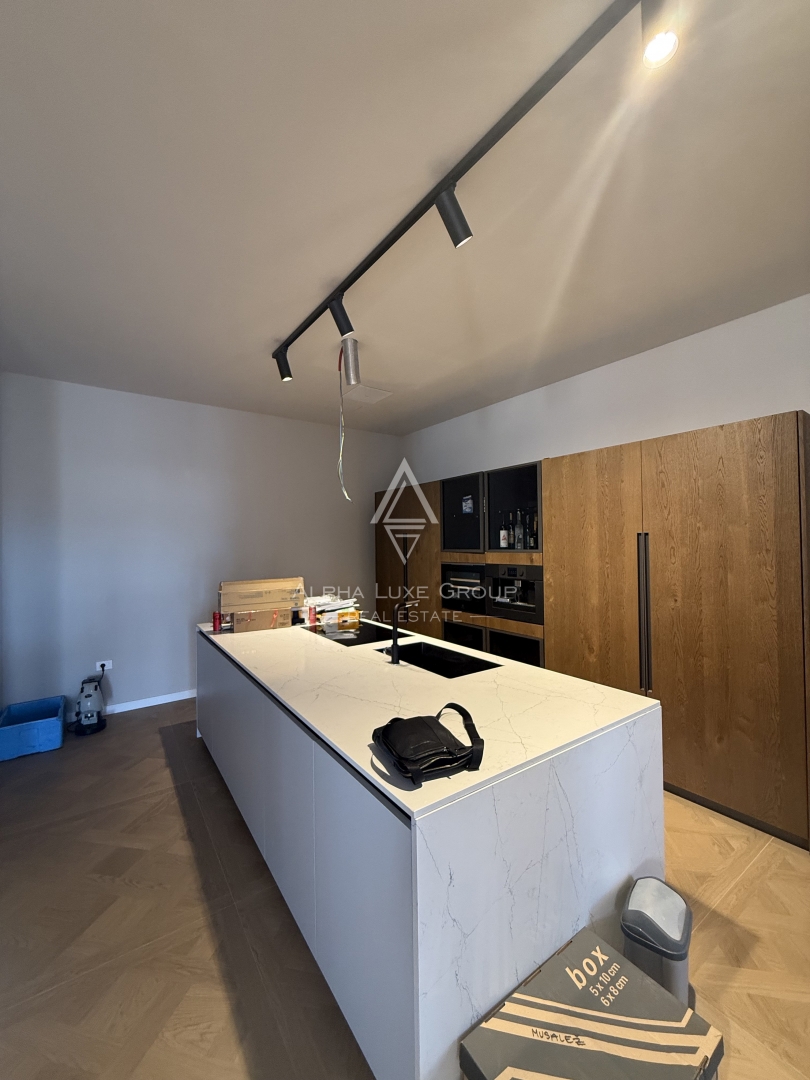 Istria, Parenzo: Opportunità investimento edificio commerciale