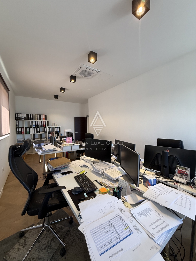 Istria, Parenzo: Opportunità investimento edificio commerciale