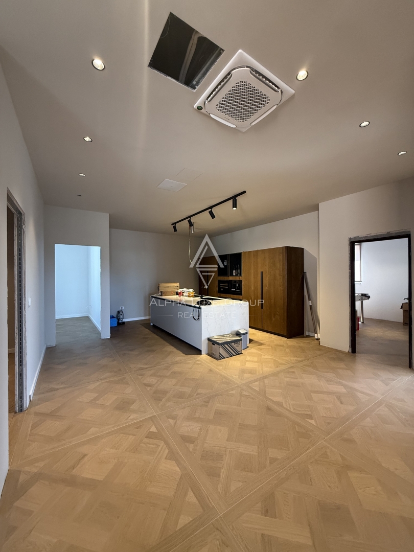 Istria, Parenzo: Opportunità investimento edificio commerciale