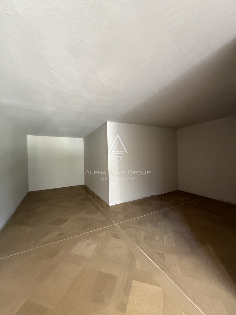 Istria, Parenzo: Opportunità investimento edificio commerciale