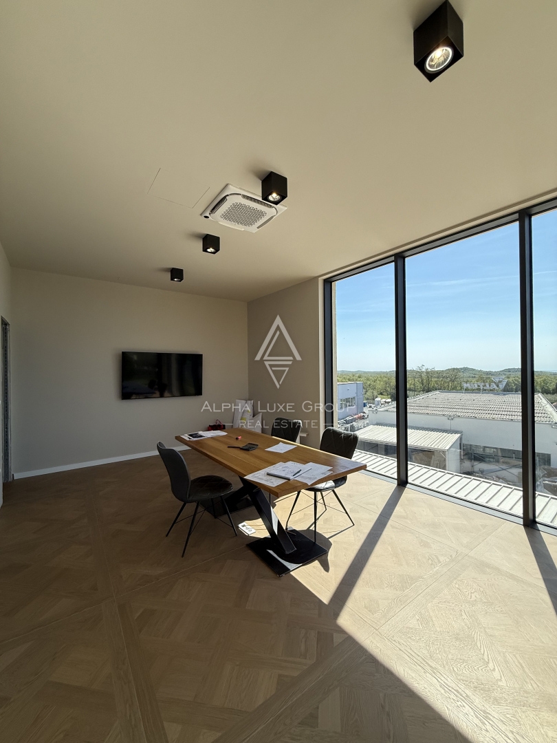 Istria, Parenzo: Opportunità investimento edificio commerciale