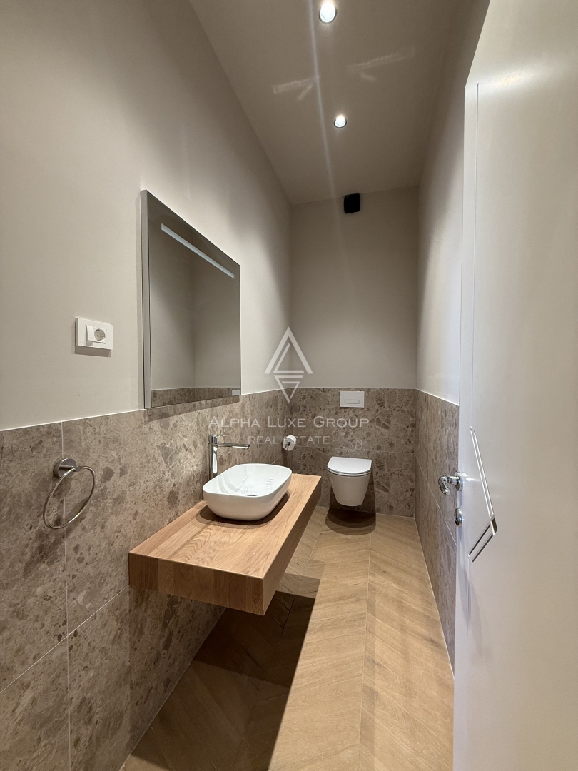 Istria, Parenzo: Opportunità investimento edificio commerciale