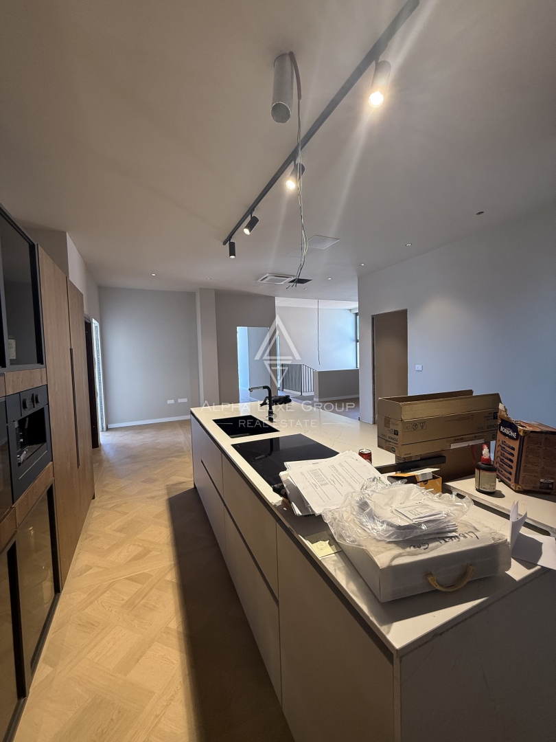 Istria, Parenzo: Opportunità investimento edificio commerciale