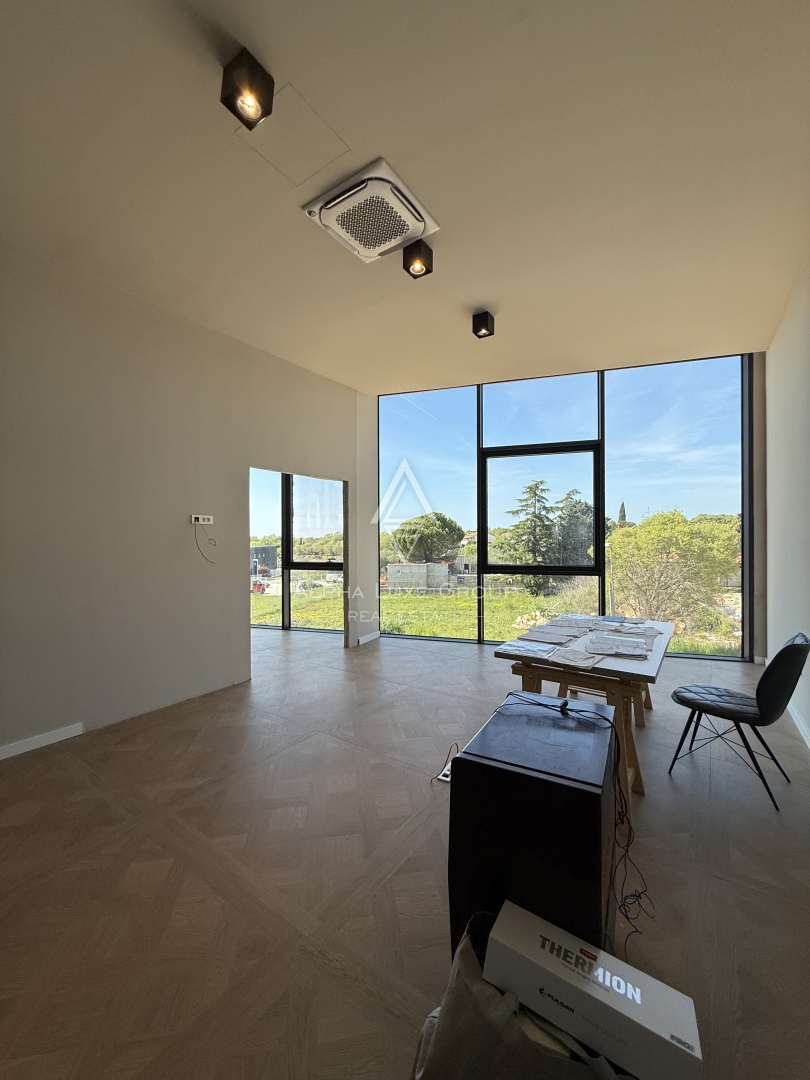 Istria, Parenzo: Opportunità investimento edificio commerciale