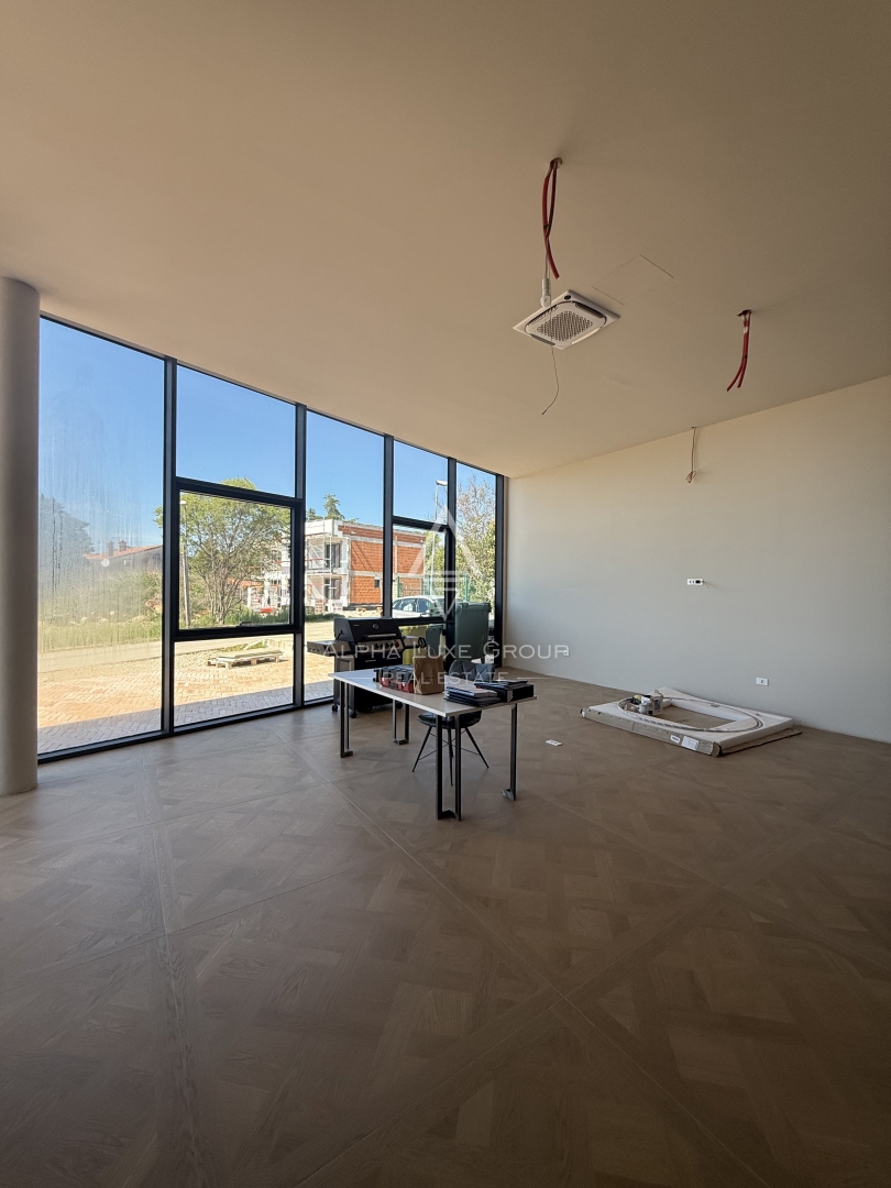 Istria, Parenzo: Opportunità investimento edificio commerciale