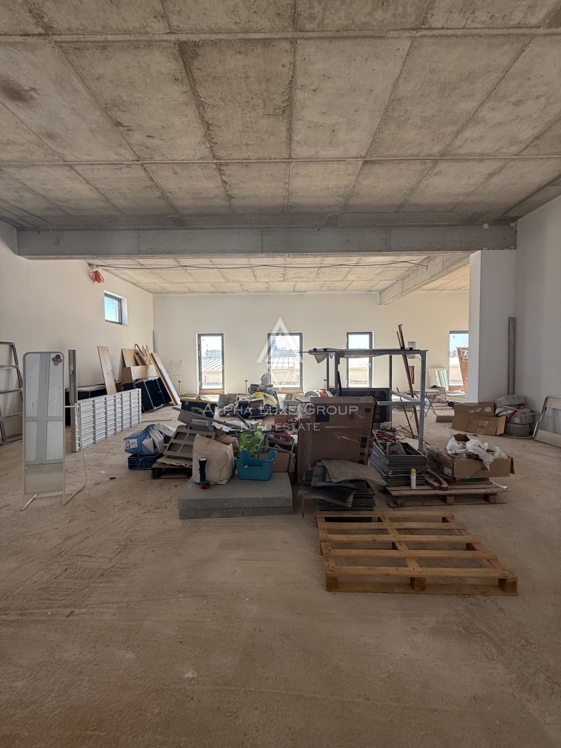 Istria, Parenzo: Opportunità investimento edificio commerciale