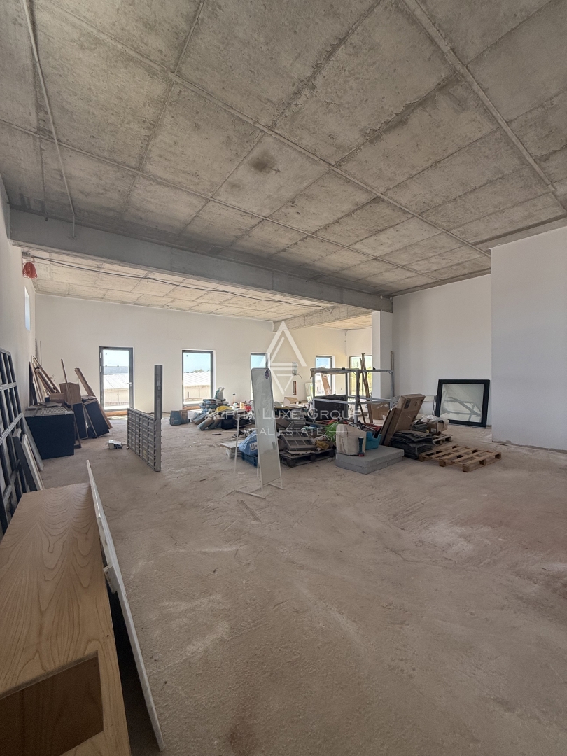 Istria, Parenzo: Opportunità investimento edificio commerciale