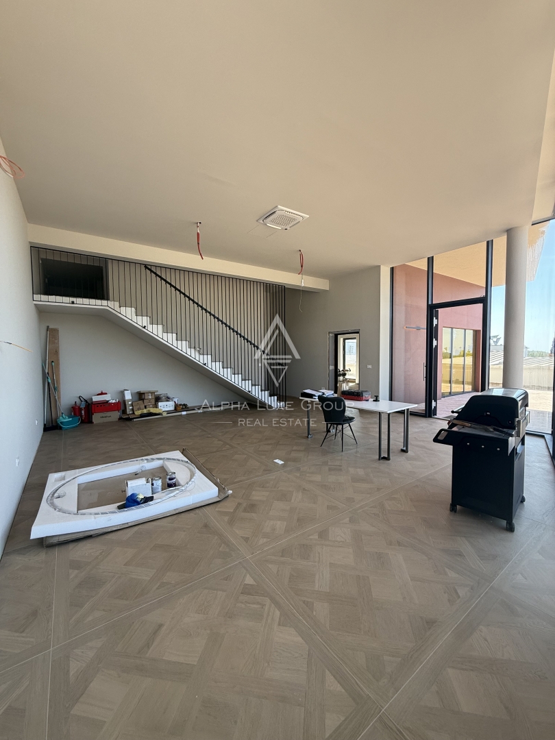 Istria, Parenzo: Opportunità investimento edificio commerciale