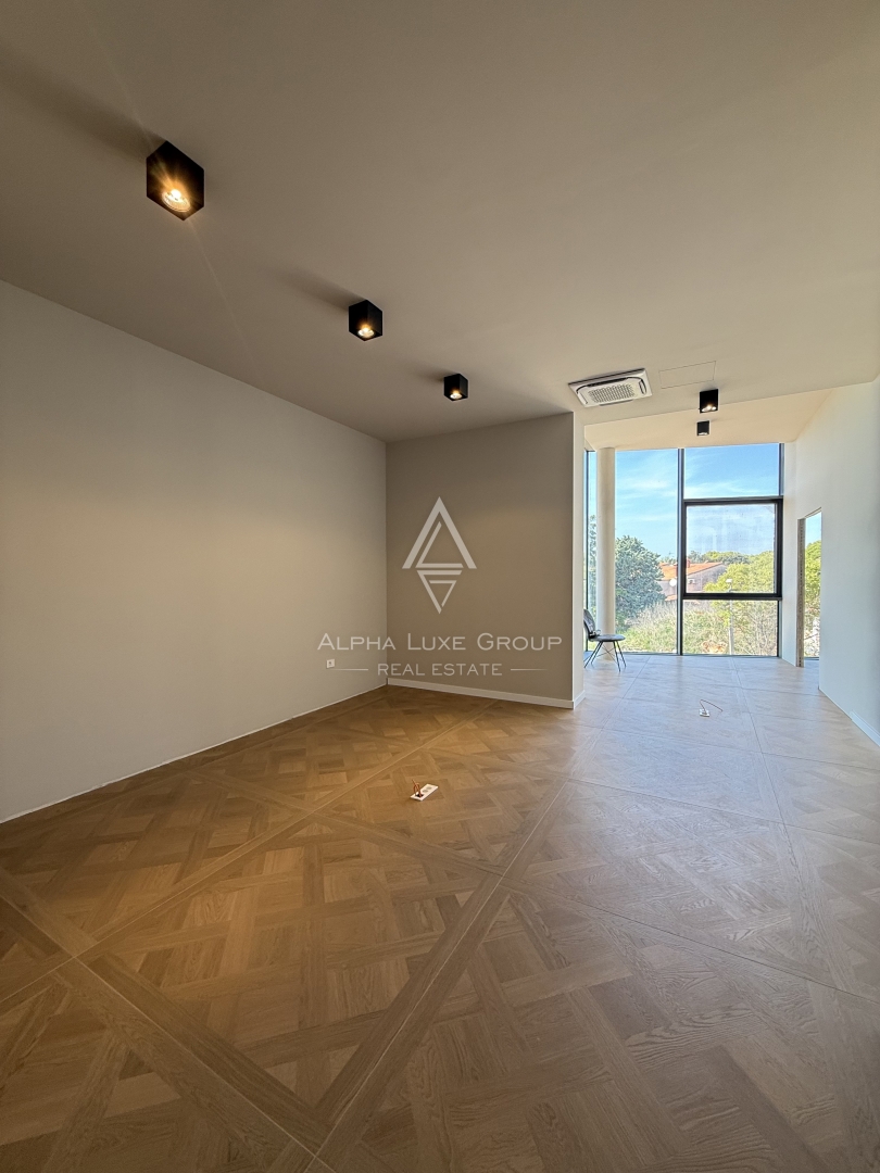 Istria, Parenzo: Opportunità investimento edificio commerciale