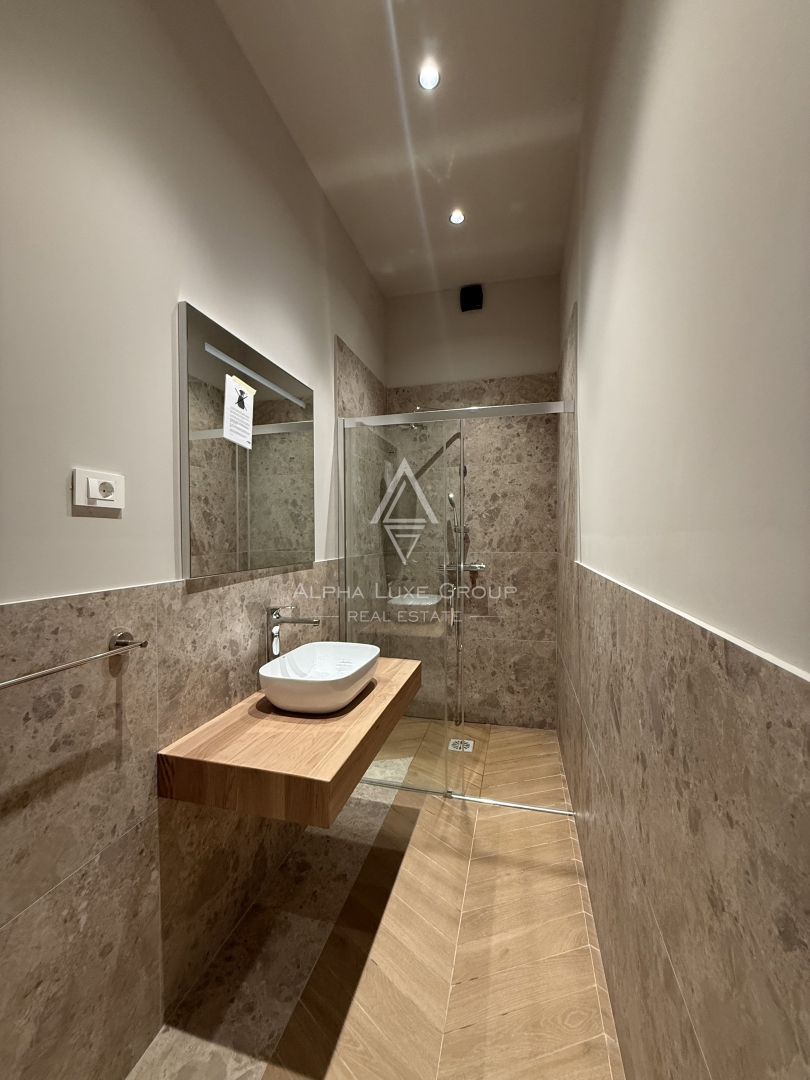 Istria, Parenzo: Opportunità investimento edificio commerciale