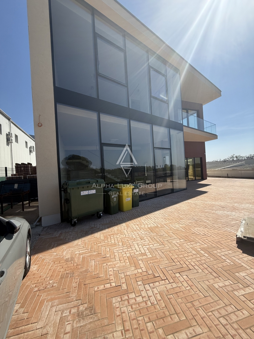 Istria, Parenzo: Opportunità investimento edificio commerciale