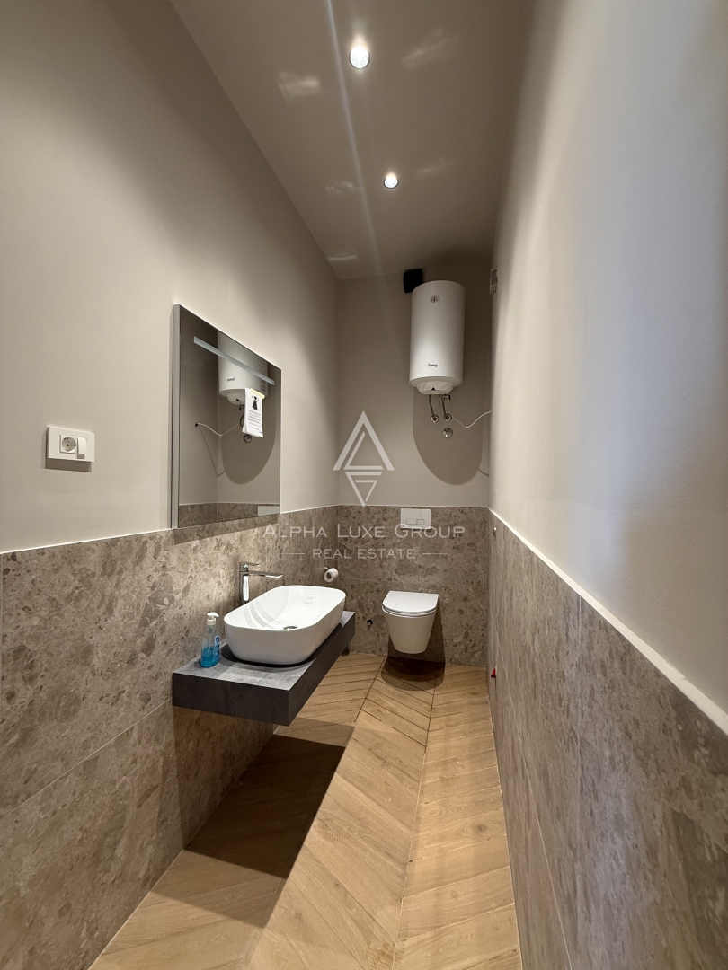 Istria, Parenzo: Opportunità investimento edificio commerciale