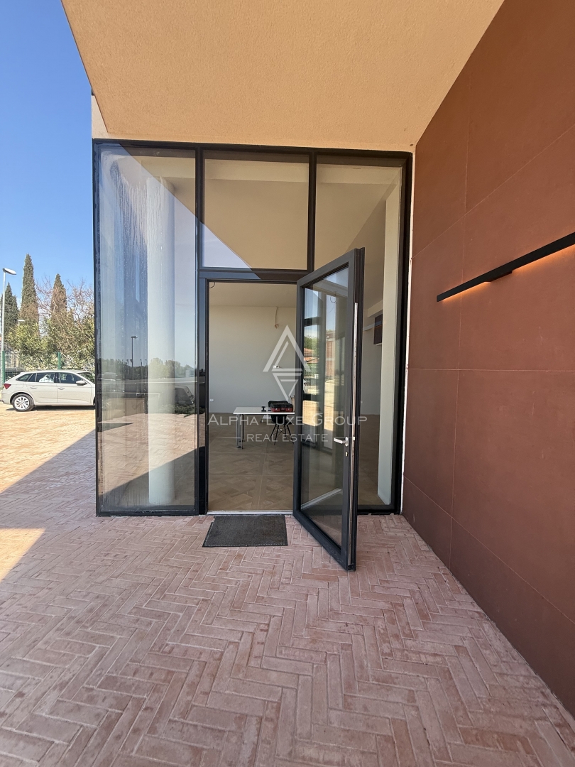 Istria, Parenzo: Opportunità investimento edificio commerciale