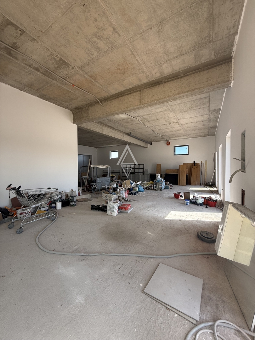 Istria, Parenzo: Opportunità investimento edificio commerciale