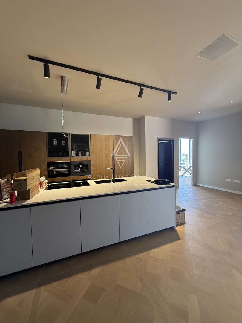 Istria, Parenzo: Opportunità investimento edificio commerciale