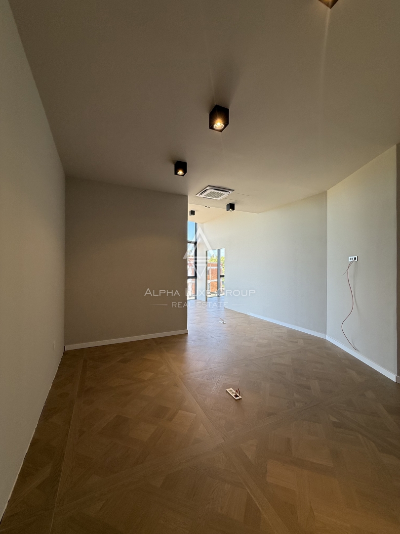 Istria, Parenzo: Opportunità investimento edificio commerciale