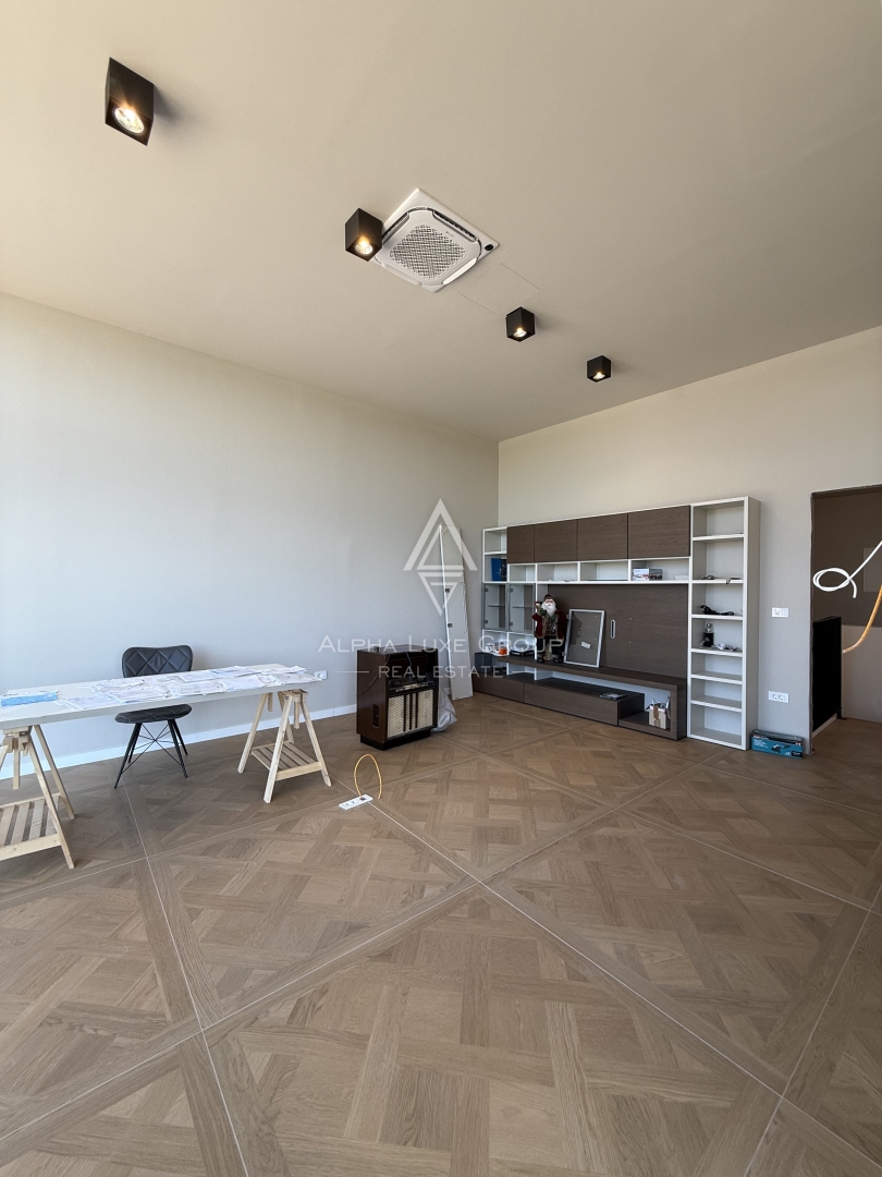 Istria, Parenzo: Opportunità investimento edificio commerciale