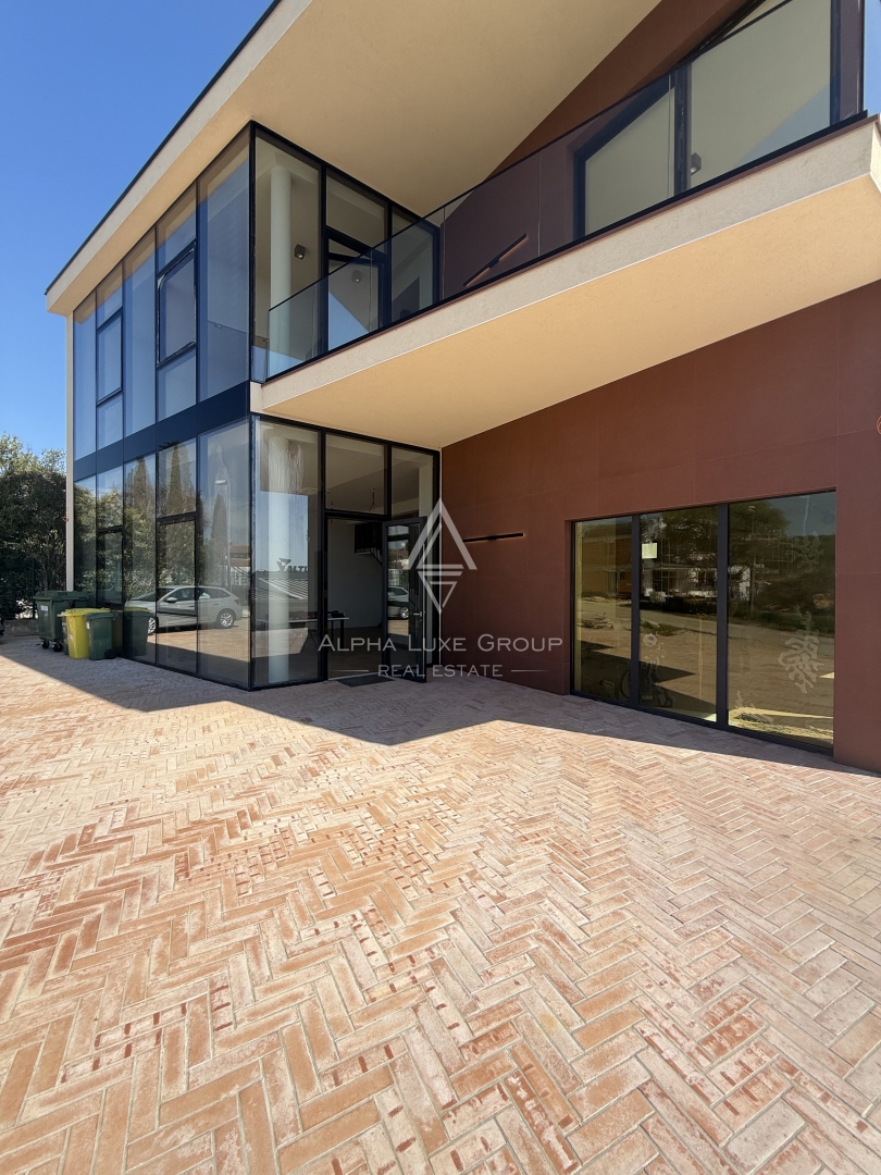 Istria, Parenzo: Opportunità investimento edificio commerciale